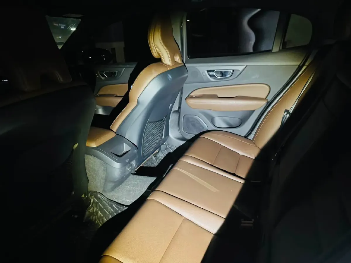 2022 Volvo S60 2.0T 197HP L4 8AT,autocango,china used car exporter,china ev exporter,chinese used car exporter,chinese used ev exporter