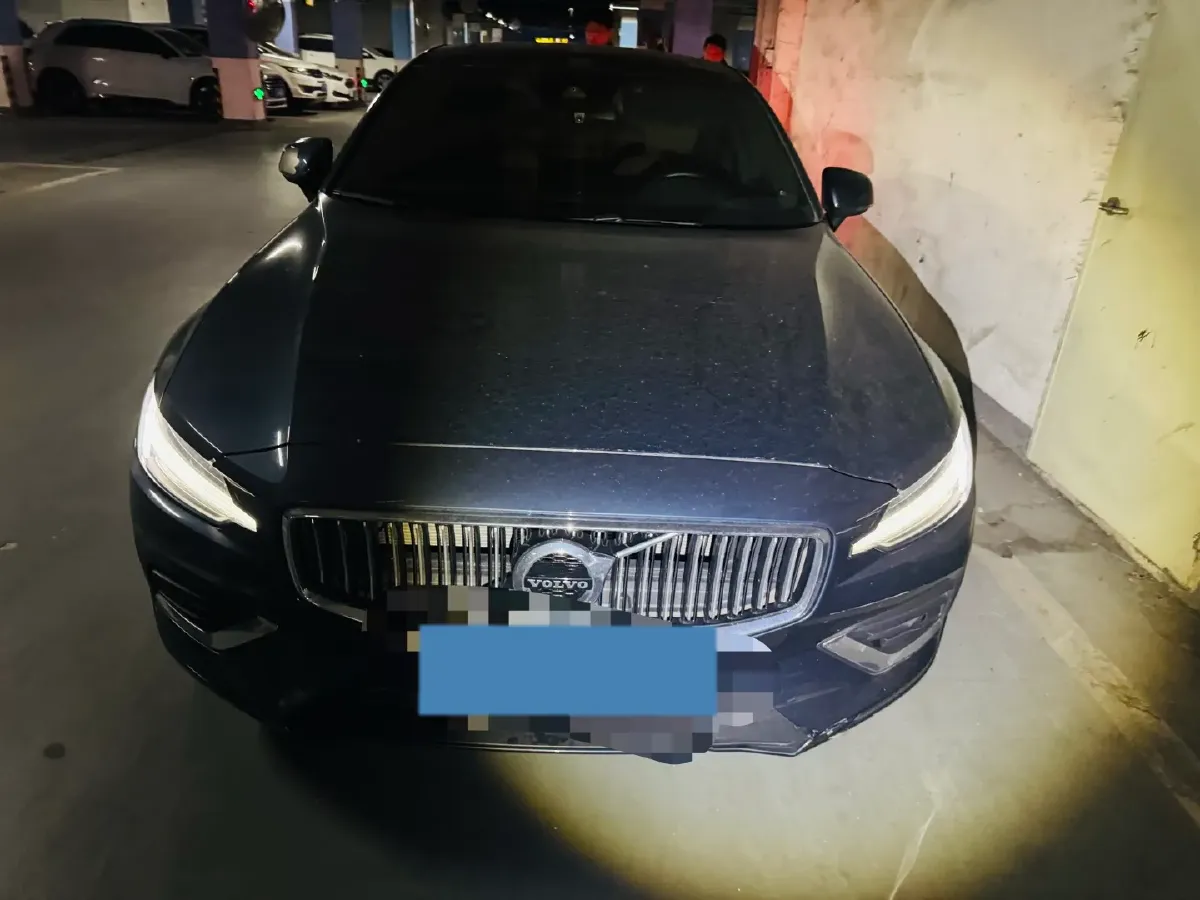 2022 Volvo S60 2.0T 197HP L4 8AT,autocango,china used car exporter,china ev exporter,chinese used car exporter,chinese used ev exporter