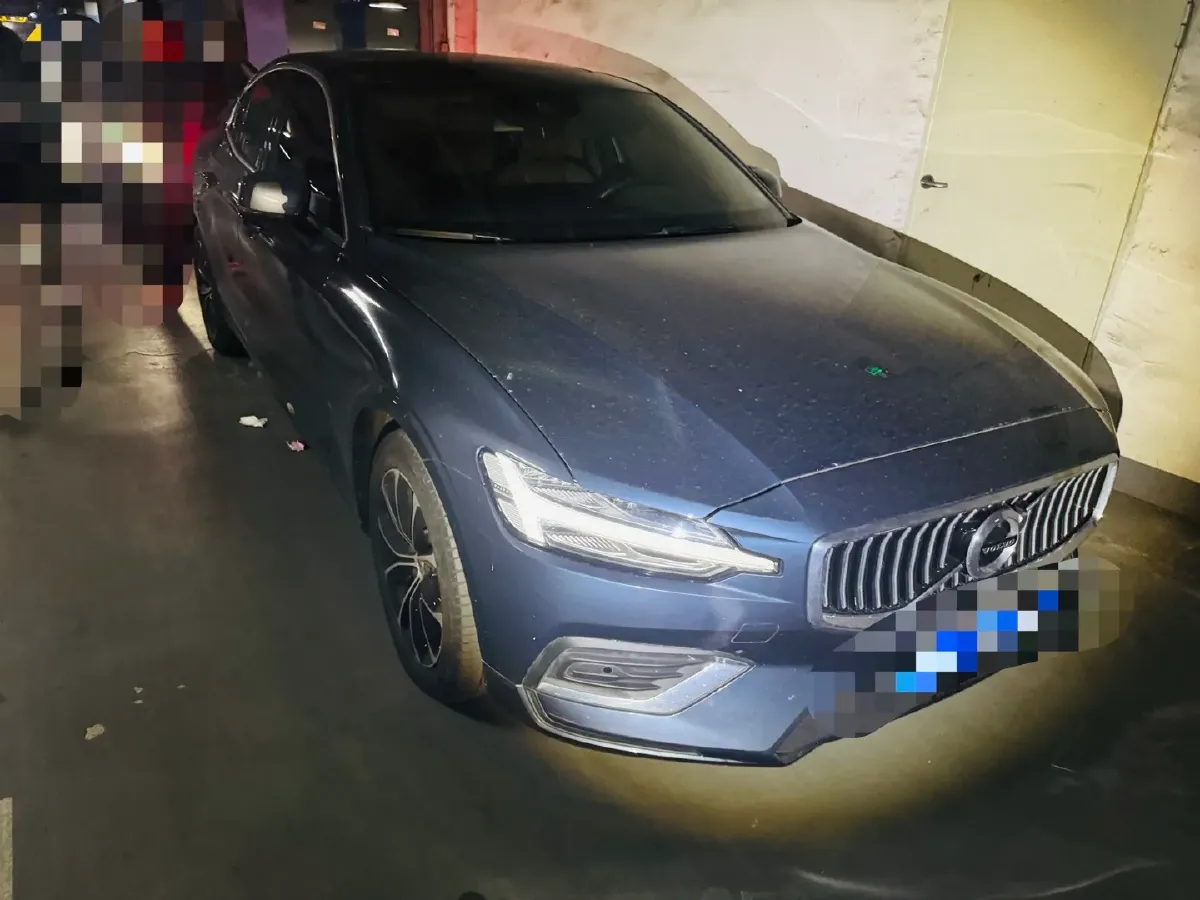 2022 Volvo S60 2.0T 197HP L4 8AT,autocango,china used car exporter,china ev exporter,chinese used car exporter,chinese used ev exporter