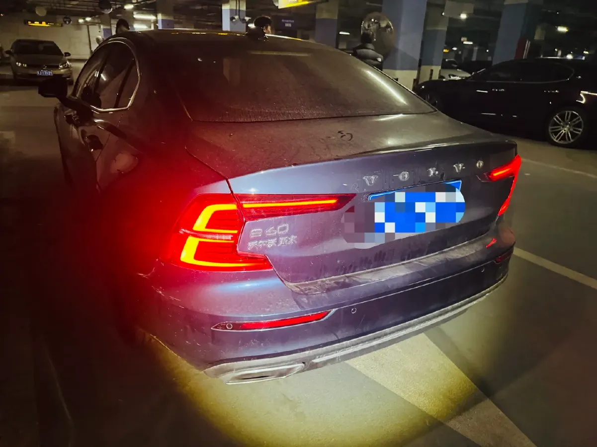 2022 Volvo S60 2.0T 197HP L4 8AT,autocango,china used car exporter,china ev exporter,chinese used car exporter,chinese used ev exporter