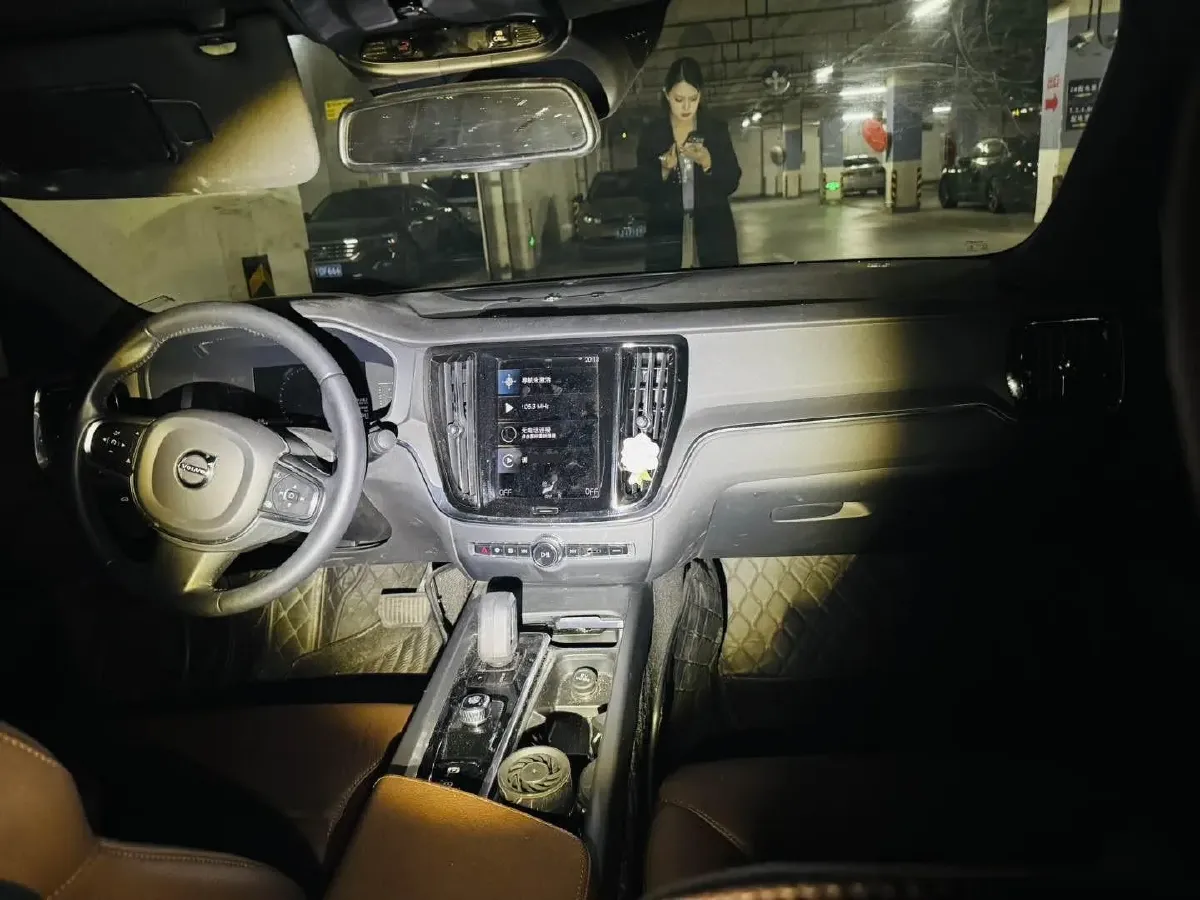 2022 Volvo S60 2.0T 197HP L4 8AT,autocango,china used car exporter,china ev exporter,chinese used car exporter,chinese used ev exporter