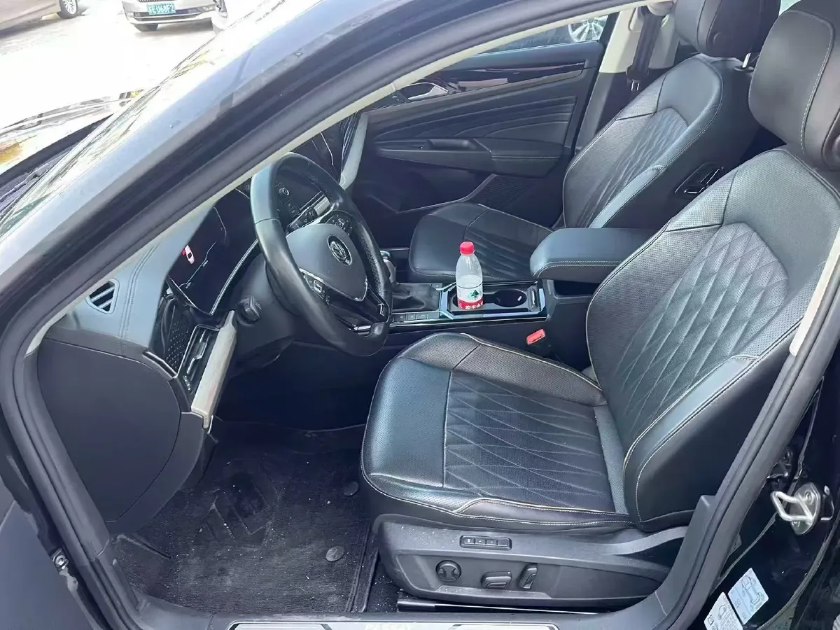 2019 Volkswagen Passat 2.0T 186HP L4 7DCT,autocango,china used car exporter,china ev exporter,chinese used car exporter,chinese used ev exporter