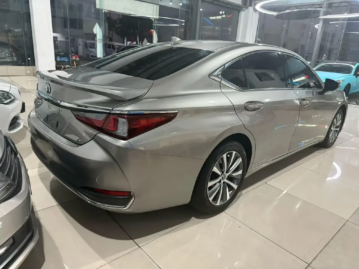 2020 Lexus ES 2.5L 178HP L4 E-CVT Hybrid,autocango,china used car exporter,china ev exporter,chinese used car exporter,chinese used ev exporter