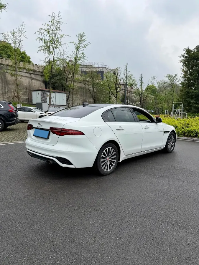 2021 Jaguar XEL 2.0T 200HP L4 8AT,autocango,china used car exporter,china ev exporter,chinese used car exporter,chinese used ev exporter