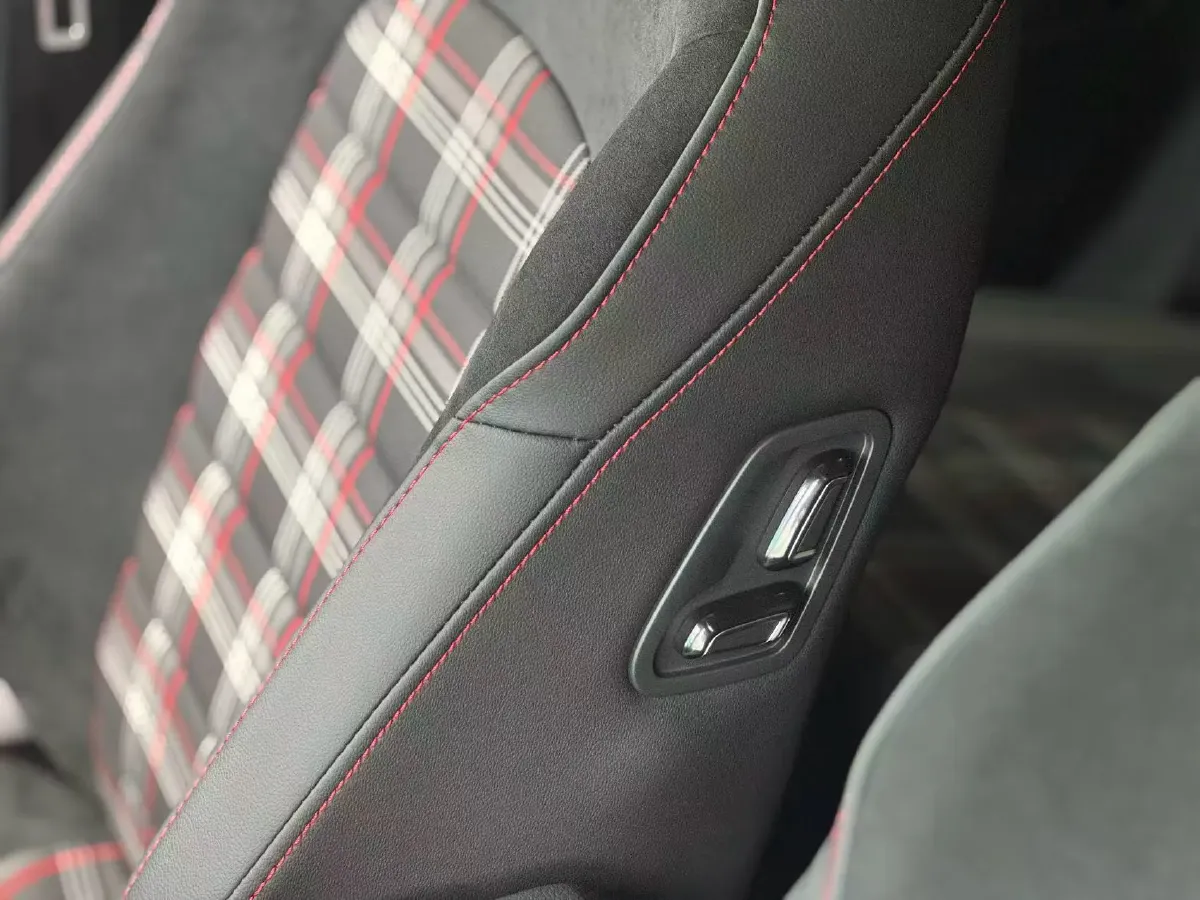 2018 Volkswagen GolfGTI 2.0T 220HP L4 7DCT,autocango,china used car exporter,china ev exporter,chinese used car exporter,chinese used ev exporter