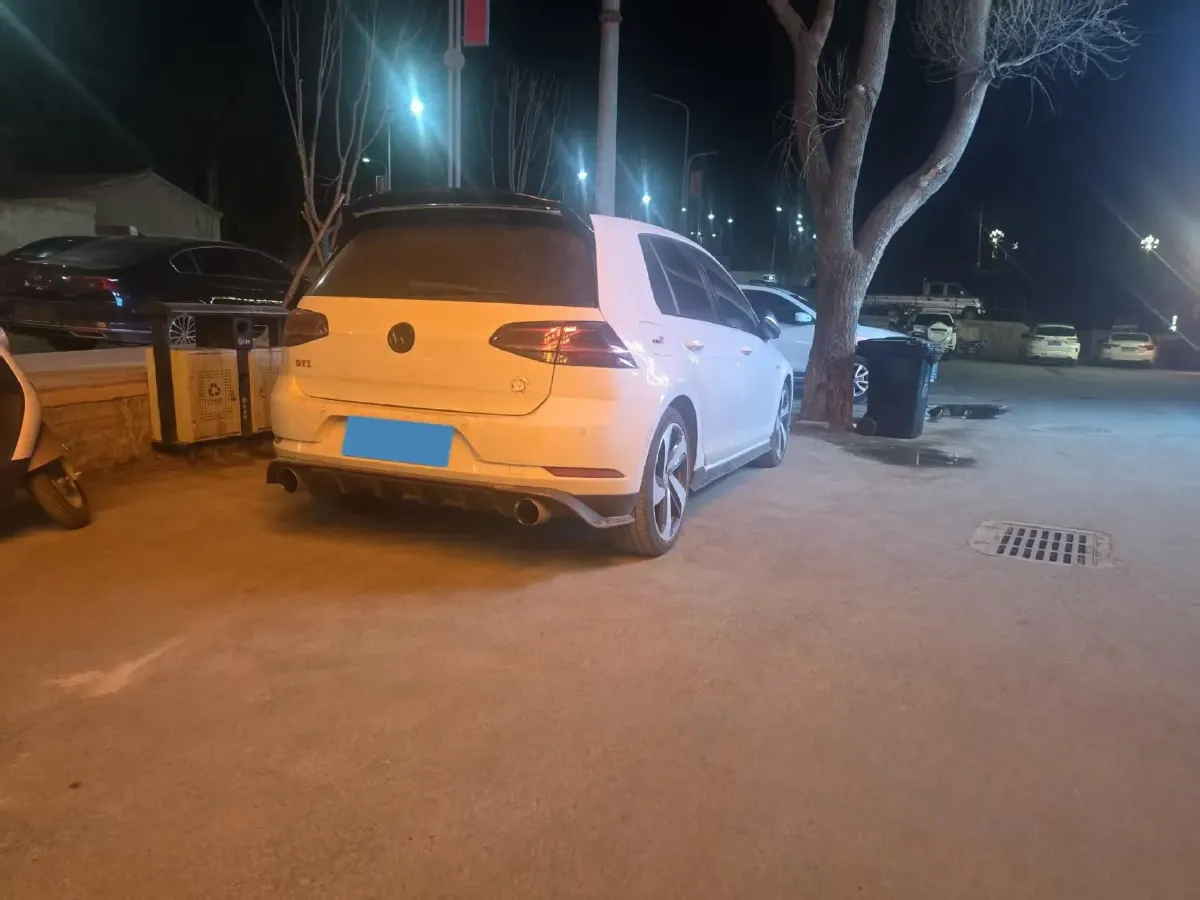 2018 Volkswagen GolfGTI 2.0T 220HP L4 7DCT,autocango,china used car exporter,china ev exporter,chinese used car exporter,chinese used ev exporter