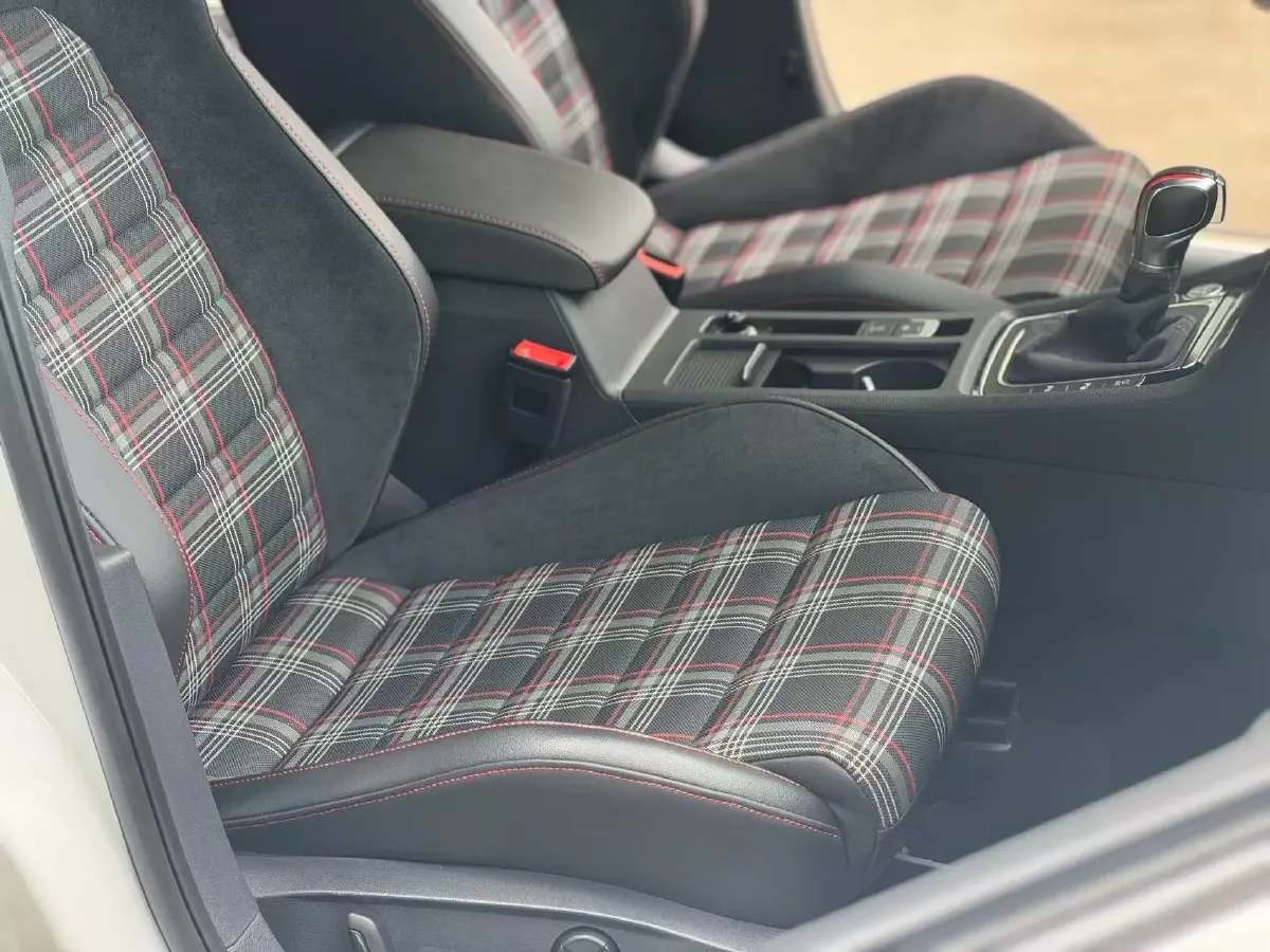 2018 Volkswagen GolfGTI 2.0T 220HP L4 7DCT,autocango,china used car exporter,china ev exporter,chinese used car exporter,chinese used ev exporter