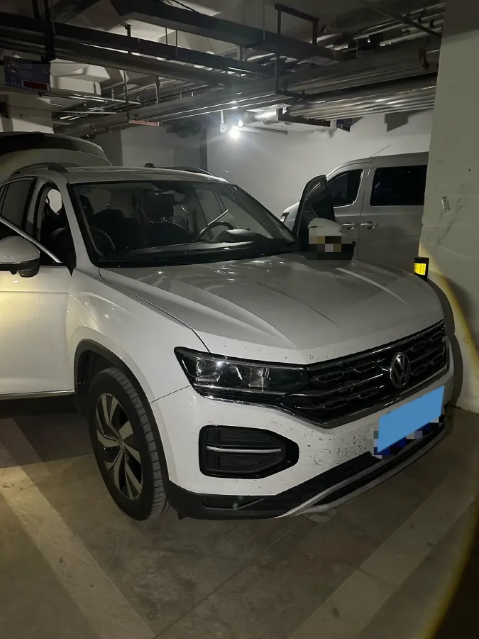 2019 Jeep Cherokee 2.0T 234HP L4 9AT,autocango,china used car exporter,china ev exporter,chinese used car exporter,chinese used ev exporter
