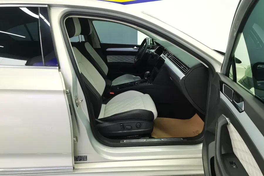 2023 Volkswagen Magotan 2.0T 186HP L4 7DCT,autocango,china used car exporter,china ev exporter,chinese used car exporter,chinese used ev exporter