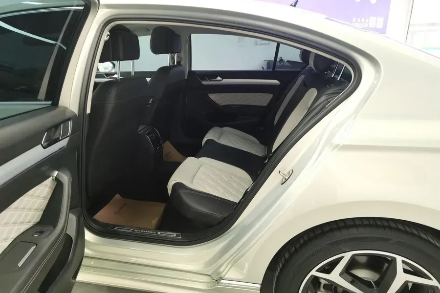 2023 Volkswagen Magotan 2.0T 186HP L4 7DCT,autocango,china used car exporter,china ev exporter,chinese used car exporter,chinese used ev exporter