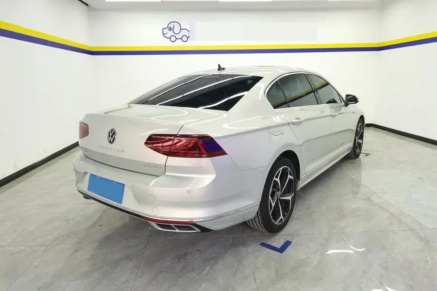 2023 Volkswagen Magotan 2.0T 186HP L4 7DCT,autocango,china used car exporter,china ev exporter,chinese used car exporter,chinese used ev exporter