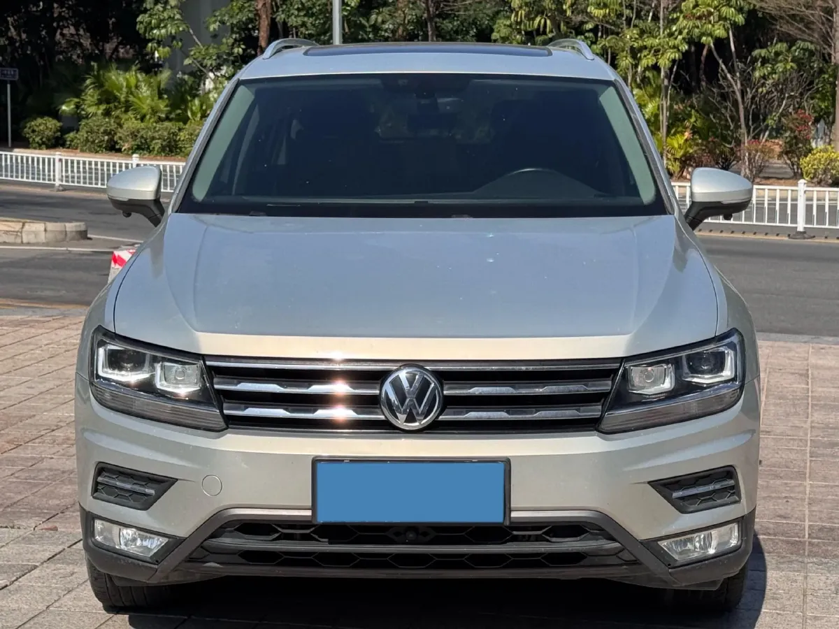 2018 Volkswagen Tiguan L 2.0T 186HP L4 7DCT,autocango,china used car exporter,china ev exporter,chinese used car exporter,chinese used ev exporter