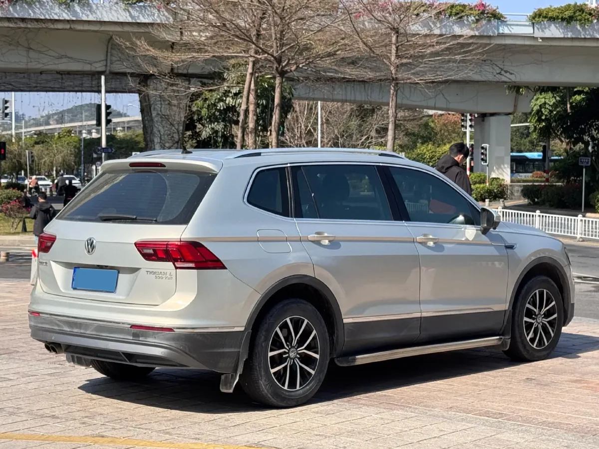 2018 Volkswagen Tiguan L 2.0T 186HP L4 7DCT,autocango,china used car exporter,china ev exporter,chinese used car exporter,chinese used ev exporter