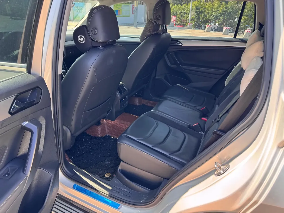 2018 Volkswagen Tiguan L 2.0T 186HP L4 7DCT,autocango,china used car exporter,china ev exporter,chinese used car exporter,chinese used ev exporter