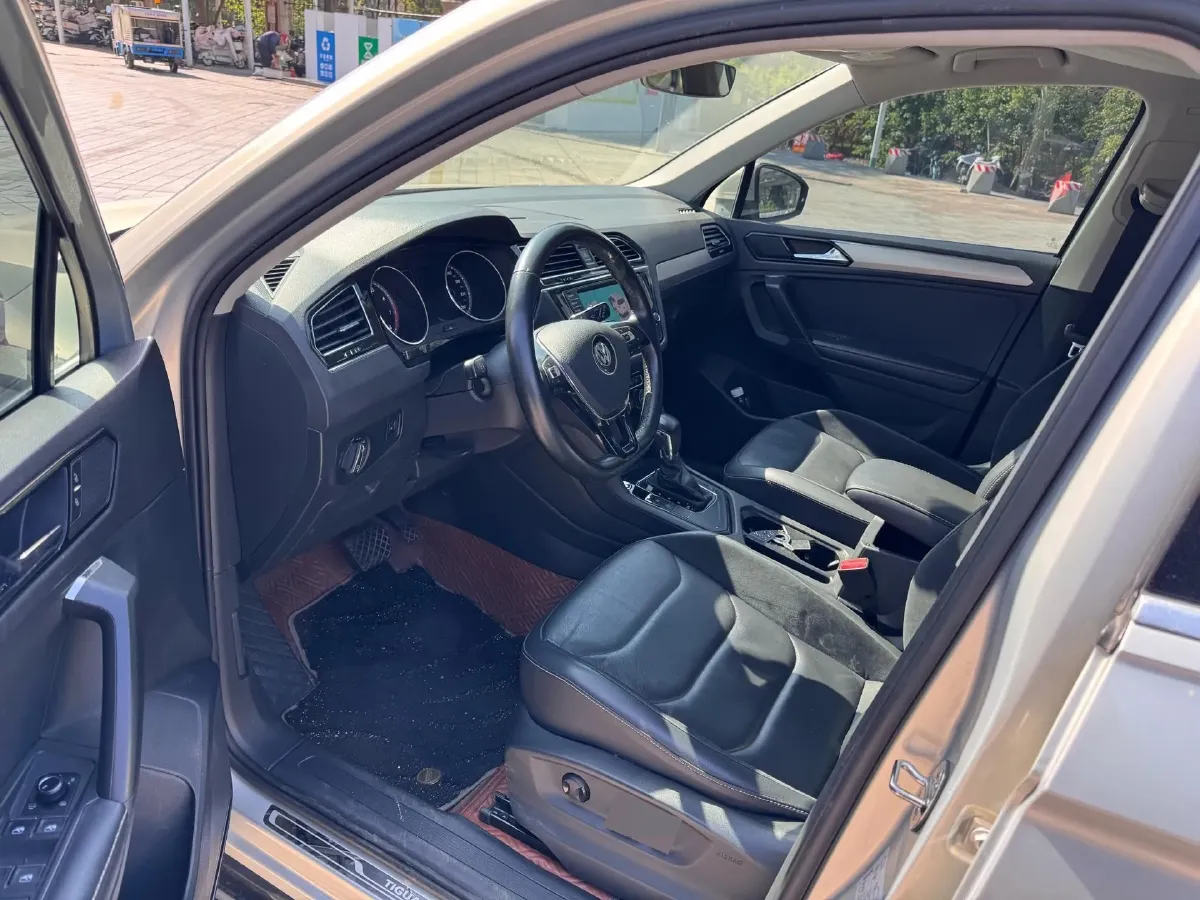 2018 Volkswagen Tiguan L 2.0T 186HP L4 7DCT,autocango,china used car exporter,china ev exporter,chinese used car exporter,chinese used ev exporter