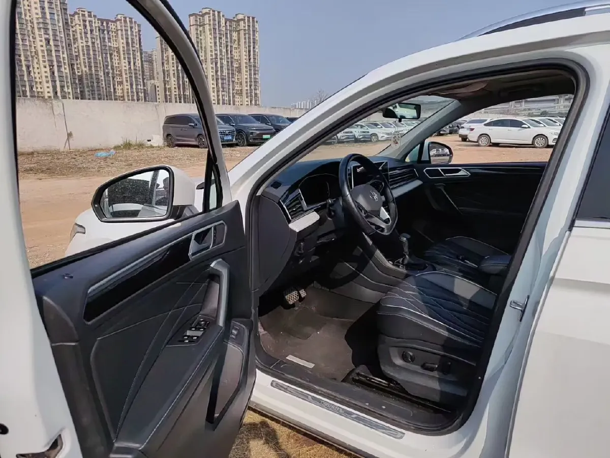 2023 Volkswagen Tiguan L 1.5T 160HP L4 7DCT,autocango,china used car exporter,china ev exporter,chinese used car exporter,chinese used ev exporter
