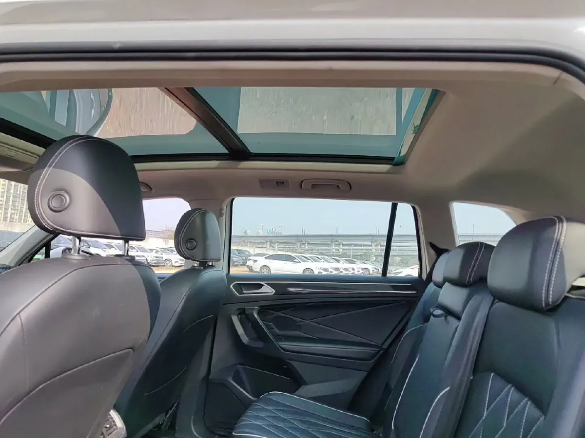 2023 Volkswagen Tiguan L 1.5T 160HP L4 7DCT,autocango,china used car exporter,china ev exporter,chinese used car exporter,chinese used ev exporter