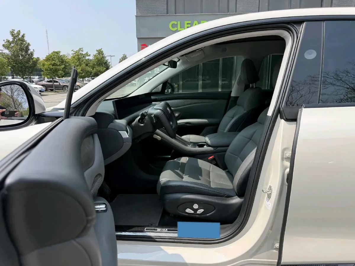 2025 IM LS6 BEV 83KWH,autocango,china used car exporter,china ev exporter,chinese used car exporter,chinese used ev exporter