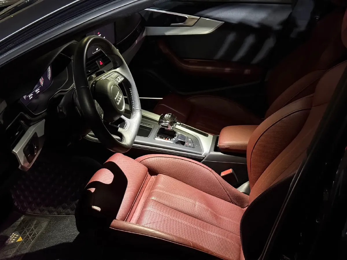 2023 Audi A4L 2.0T 190HP L4 7DCT,autocango,china used car exporter,china ev exporter,chinese used car exporter,chinese used ev exporter