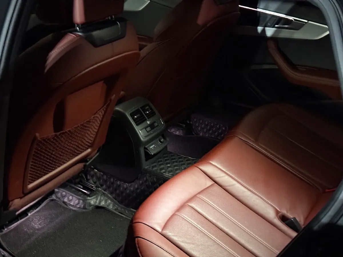 2023 Audi A4L 2.0T 190HP L4 7DCT,autocango,china used car exporter,china ev exporter,chinese used car exporter,chinese used ev exporter