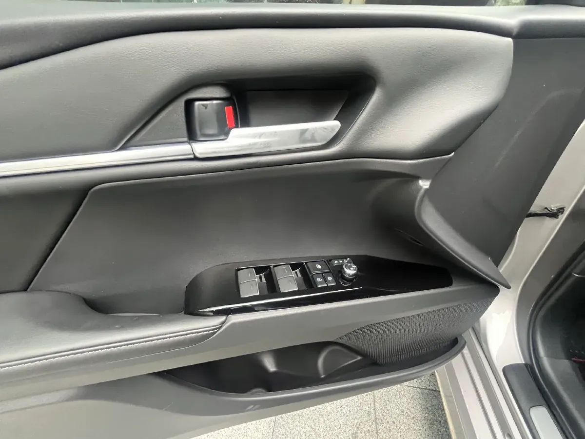 2024 Toyota Camry 2.0L 152HP L4 E-CVT Hybrid,autocango,china used car exporter,china ev exporter,chinese used car exporter,chinese used ev exporter