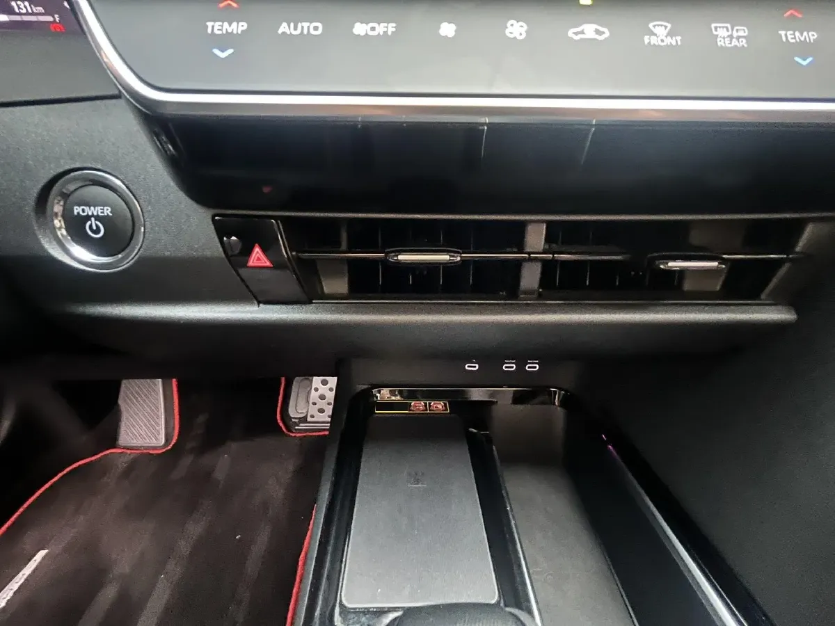 2024 Toyota Camry 2.0L 152HP L4 E-CVT Hybrid,autocango,china used car exporter,china ev exporter,chinese used car exporter,chinese used ev exporter