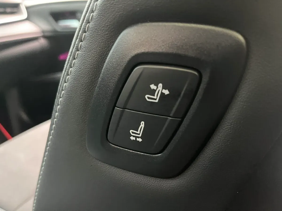 2024 Toyota Camry 2.0L 152HP L4 E-CVT Hybrid,autocango,china used car exporter,china ev exporter,chinese used car exporter,chinese used ev exporter