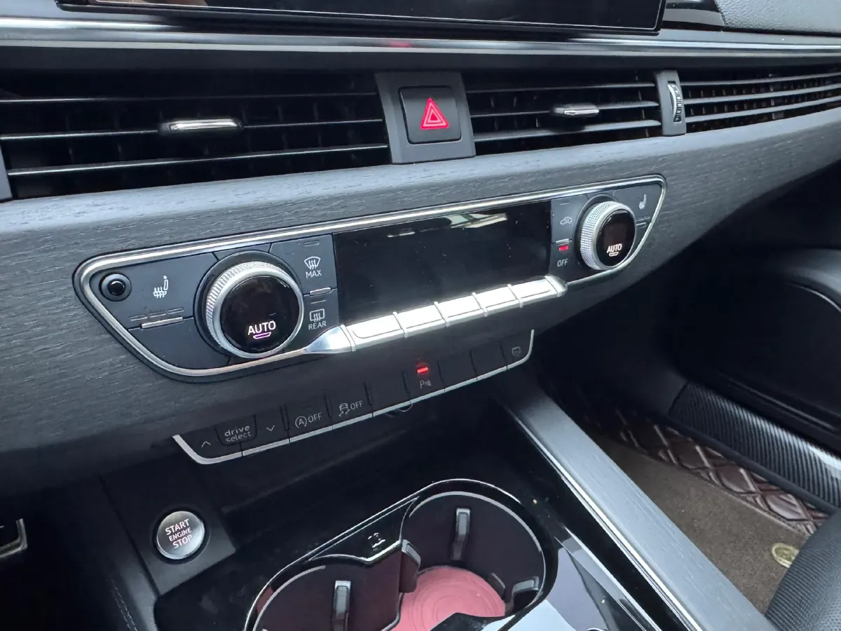 2023 Audi A4L 2.0T 190HP L4 7DCT,autocango,china used car exporter,china ev exporter,chinese used car exporter,chinese used ev exporter