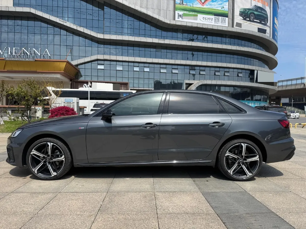 2023 Audi A4L 2.0T 190HP L4 7DCT,autocango,china used car exporter,china ev exporter,chinese used car exporter,chinese used ev exporter