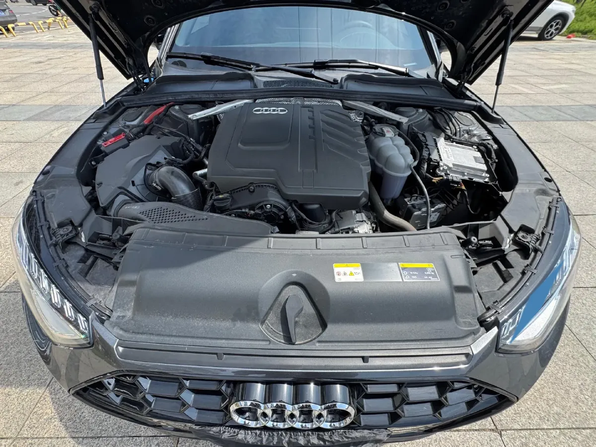 2023 Audi A4L 2.0T 190HP L4 7DCT,autocango,china used car exporter,china ev exporter,chinese used car exporter,chinese used ev exporter