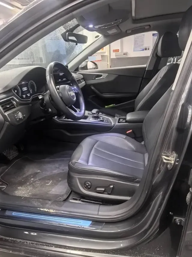 2023 Audi A4L 2.0T 190HP L4 7DCT,autocango,china used car exporter,china ev exporter,chinese used car exporter,chinese used ev exporter