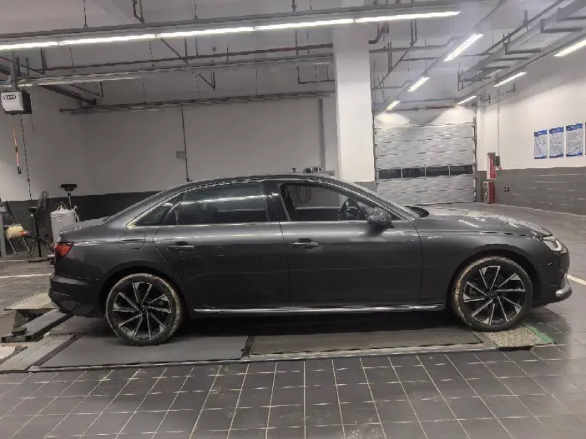 2023 Audi A4L 2.0T 190HP L4 7DCT,autocango,china used car exporter,china ev exporter,chinese used car exporter,chinese used ev exporter