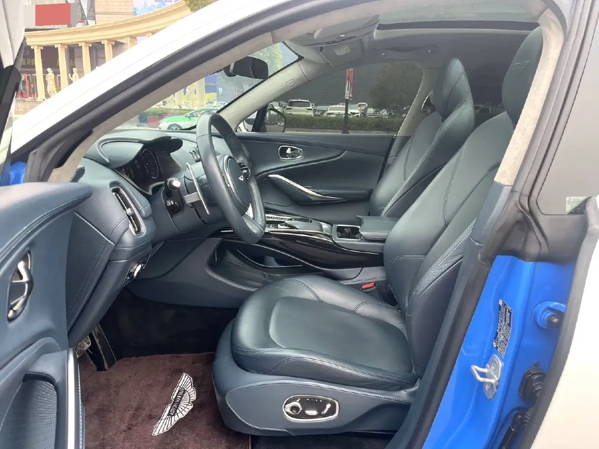 2020 Aston Martin DBX 4.0T 550HP V8 9AT,autocango,china used car exporter,china ev exporter,chinese used car exporter,chinese used ev exporter