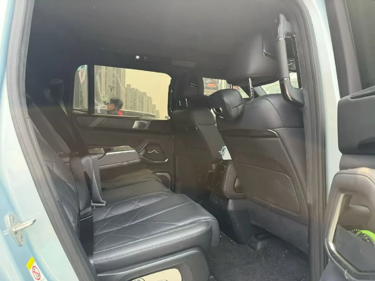 2025 FangChengBao Bao 8 2.0T 245HP L4 E-CVT PHEV 36.8KWH,autocango,china used car exporter,china ev exporter,chinese used car exporter,chinese used ev exporter