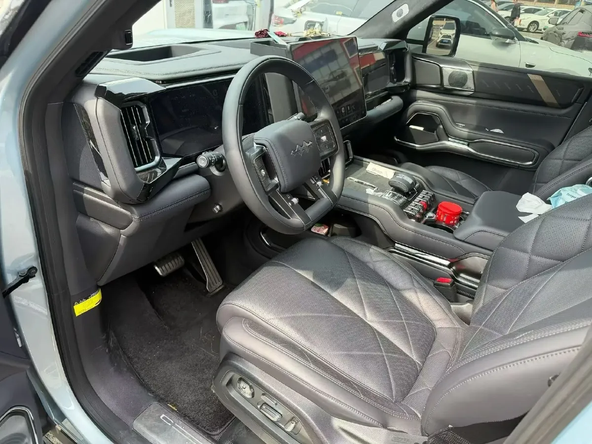 2025 FangChengBao Bao 8 2.0T 245HP L4 E-CVT PHEV 36.8KWH,autocango,china used car exporter,china ev exporter,chinese used car exporter,chinese used ev exporter