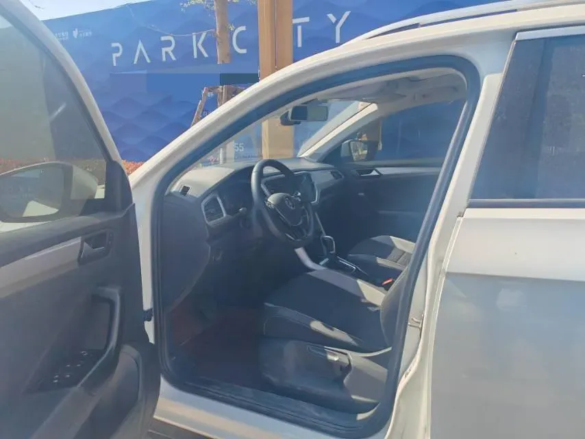 2022 Volkswagen T-Roc 1.4T 150HP L4 7DCT,autocango,china used car exporter,china ev exporter,chinese used car exporter,chinese used ev exporter