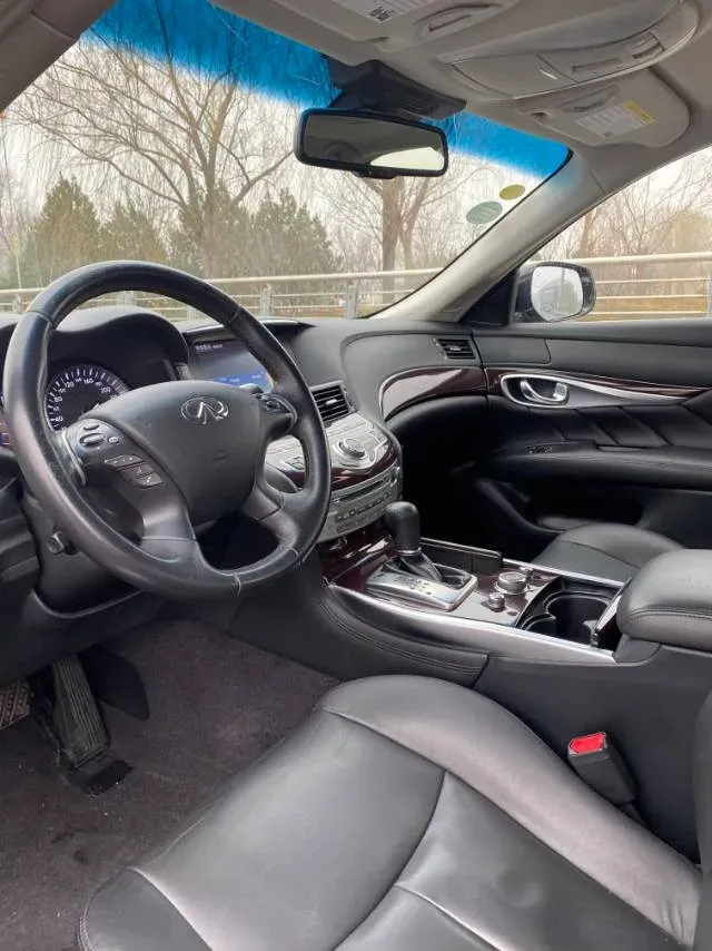 2019 Infiniti Q70 2.0T 211HP L4 7AT,autocango,china used car exporter,china ev exporter,chinese used car exporter,chinese used ev exporter