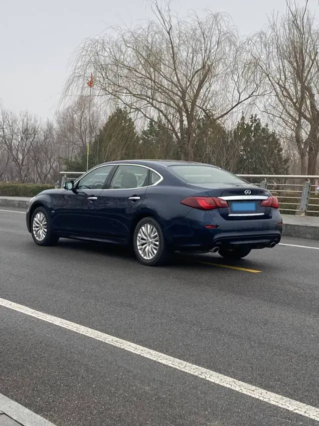 2019 Infiniti Q70 2.0T 211HP L4 7AT,autocango,china used car exporter,china ev exporter,chinese used car exporter,chinese used ev exporter