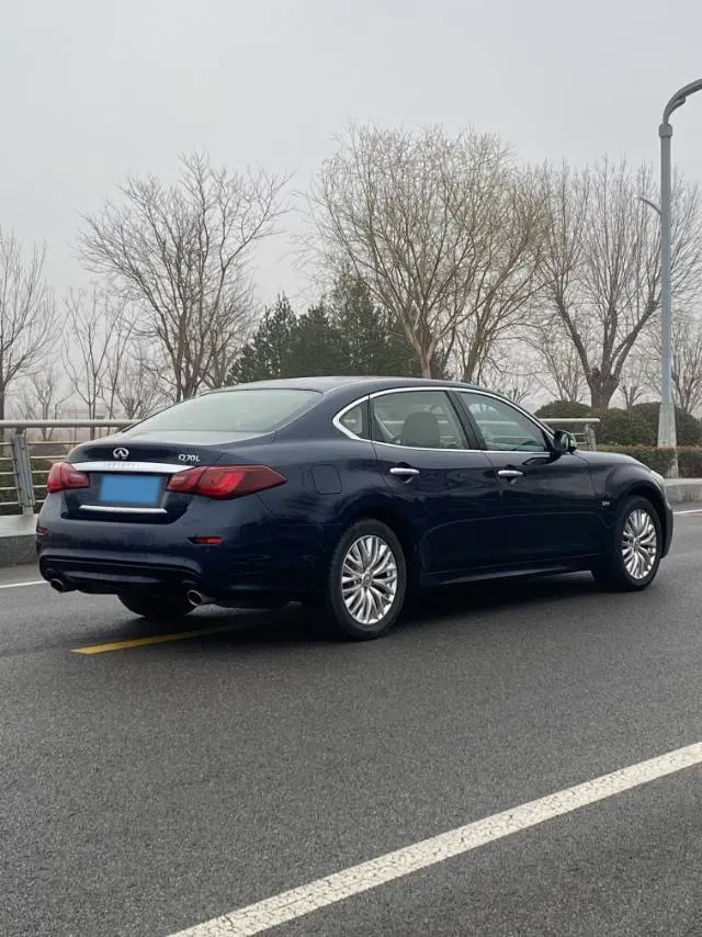 2019 Infiniti Q70 2.0T 211HP L4 7AT,autocango,china used car exporter,china ev exporter,chinese used car exporter,chinese used ev exporter
