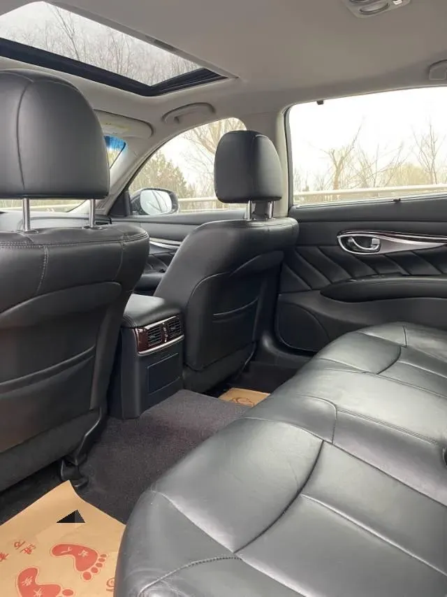 2019 Infiniti Q70 2.0T 211HP L4 7AT,autocango,china used car exporter,china ev exporter,chinese used car exporter,chinese used ev exporter