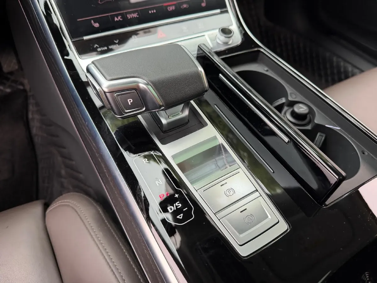 2023 Audi A8 2.0T 265HP L4 8AT,autocango,china used car exporter,china ev exporter,chinese used car exporter,chinese used ev exporter