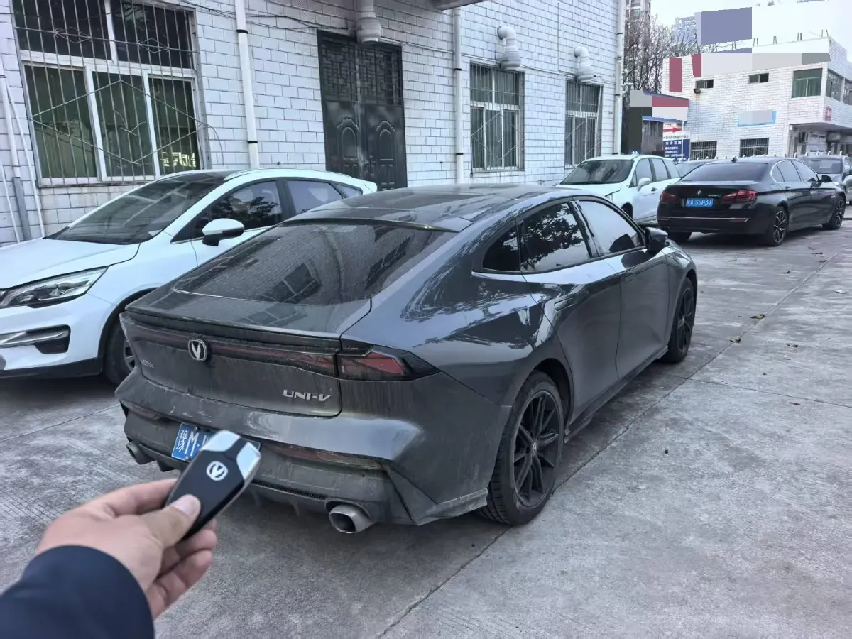 2022 ChangAn UNI-V 1.5T 188HP L4 7DCT,autocango,china used car exporter,china ev exporter,chinese used car exporter,chinese used ev exporter