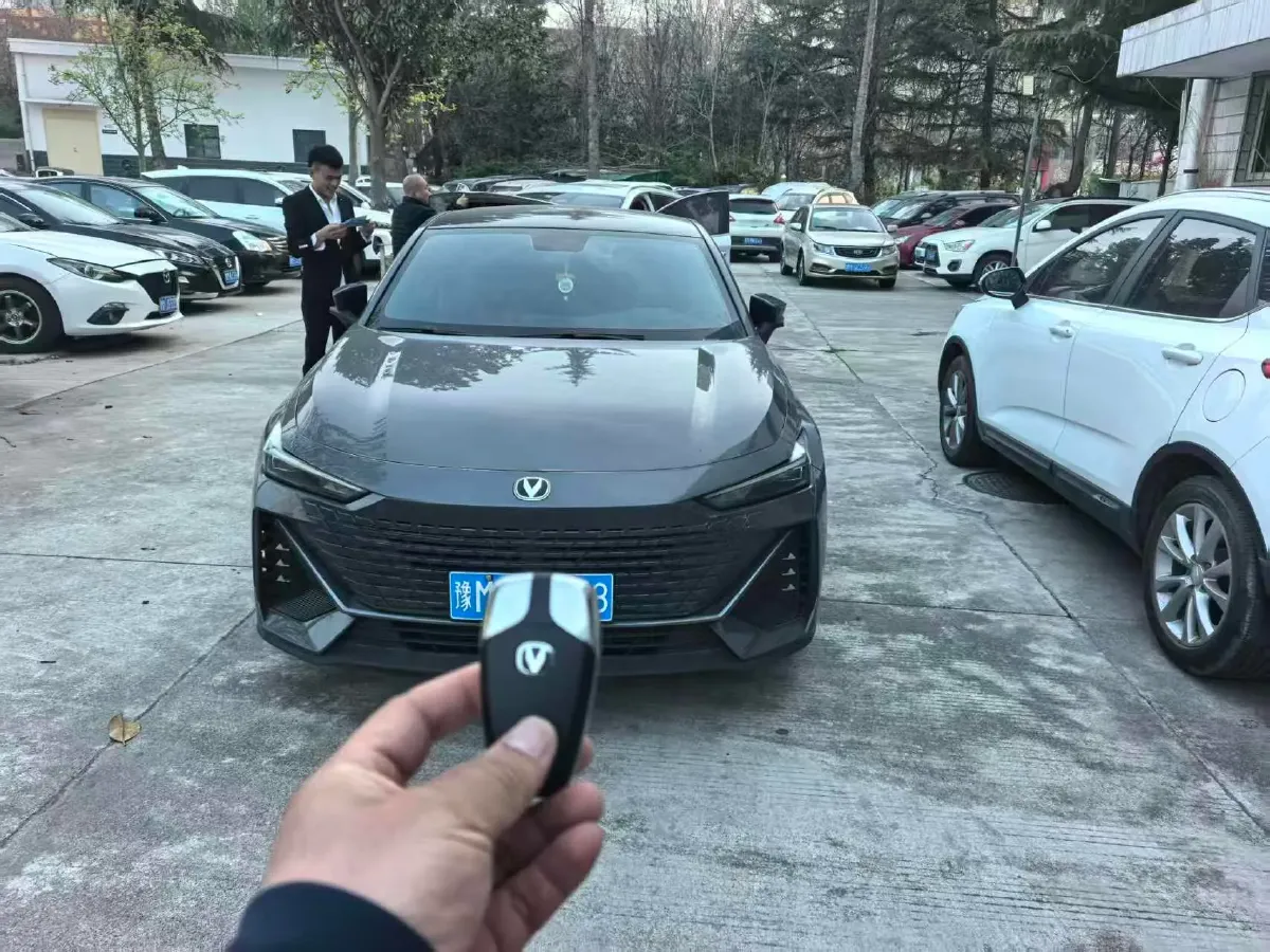 2022 ChangAn UNI-V 1.5T 188HP L4 7DCT,autocango,china used car exporter,china ev exporter,chinese used car exporter,chinese used ev exporter