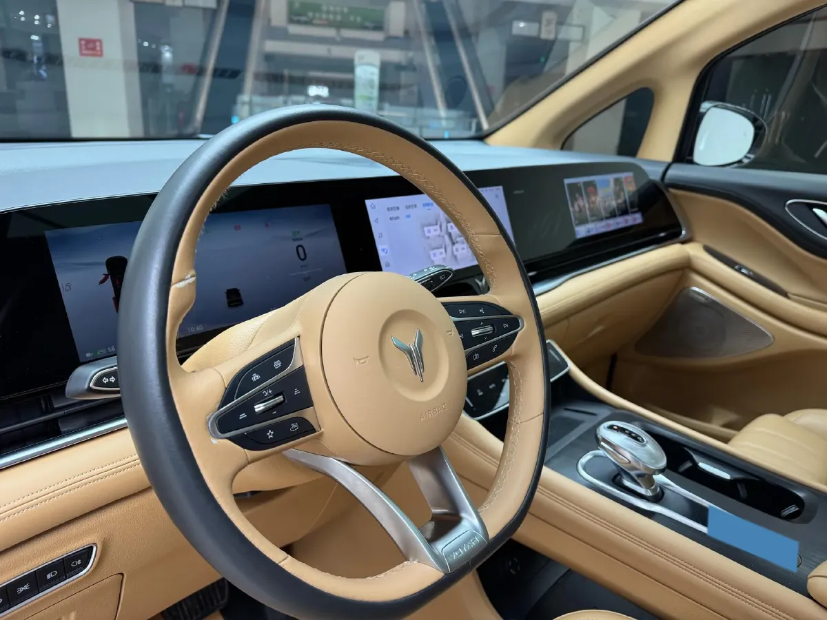 2024 Voyah Dream 1.5T 150HP L4 PHEV 43KWH,autocango,china used car exporter,china ev exporter,chinese used car exporter,chinese used ev exporter