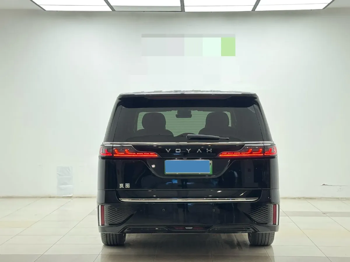 2024 Voyah Dream 1.5T 150HP L4 PHEV 43KWH,autocango,china used car exporter,china ev exporter,chinese used car exporter,chinese used ev exporter