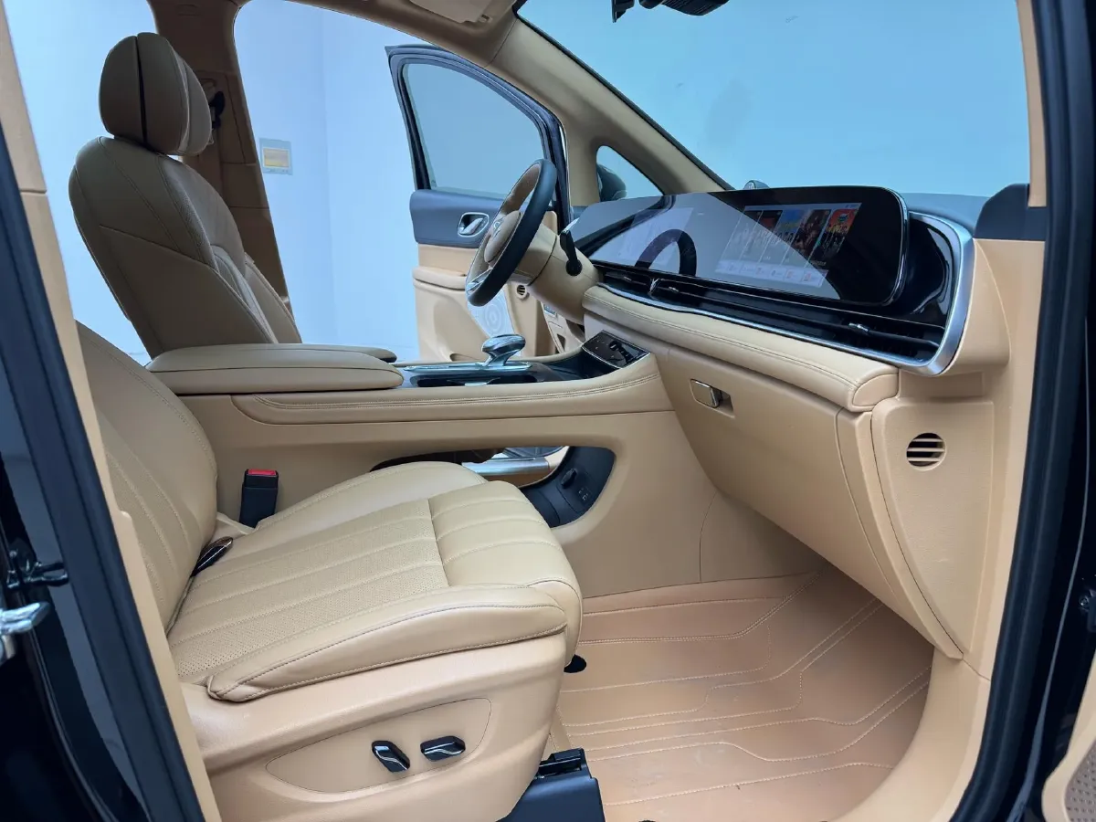 2024 Voyah Dream 1.5T 150HP L4 PHEV 43KWH,autocango,china used car exporter,china ev exporter,chinese used car exporter,chinese used ev exporter