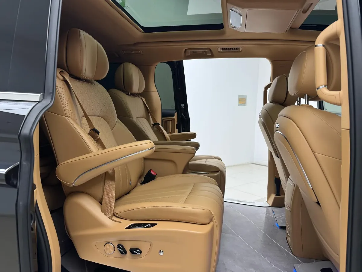 2024 Voyah Dream 1.5T 150HP L4 PHEV 43KWH,autocango,china used car exporter,china ev exporter,chinese used car exporter,chinese used ev exporter