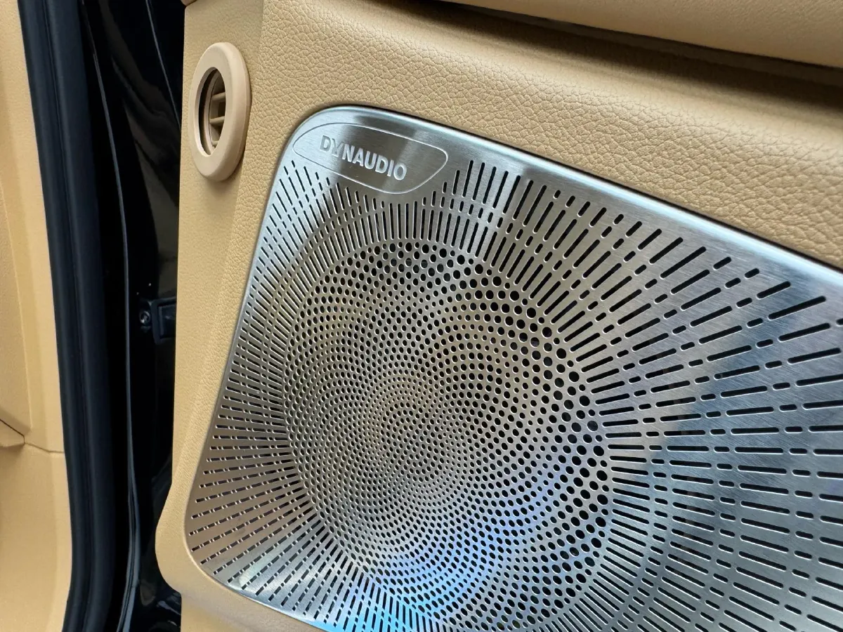 2024 Voyah Dream 1.5T 150HP L4 PHEV 43KWH,autocango,china used car exporter,china ev exporter,chinese used car exporter,chinese used ev exporter