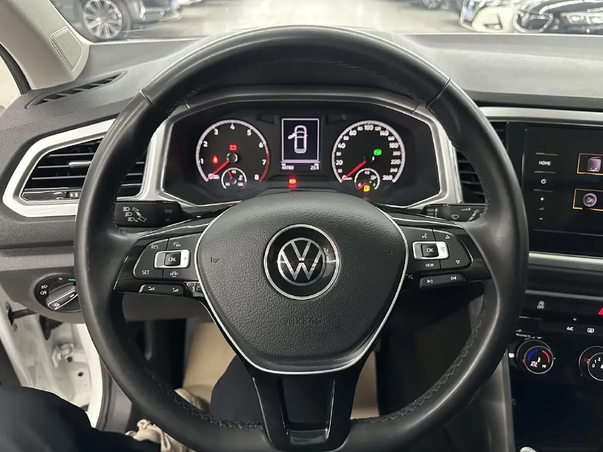 2022 Volkswagen T-Roc 1.4T 150HP L4 7DCT,autocango,china used car exporter,china ev exporter,chinese used car exporter,chinese used ev exporter
