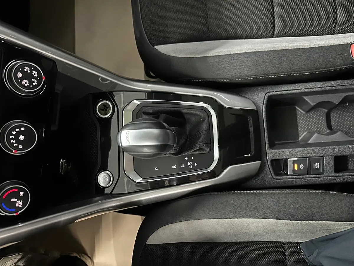 2022 Volkswagen T-Roc 1.4T 150HP L4 7DCT,autocango,china used car exporter,china ev exporter,chinese used car exporter,chinese used ev exporter